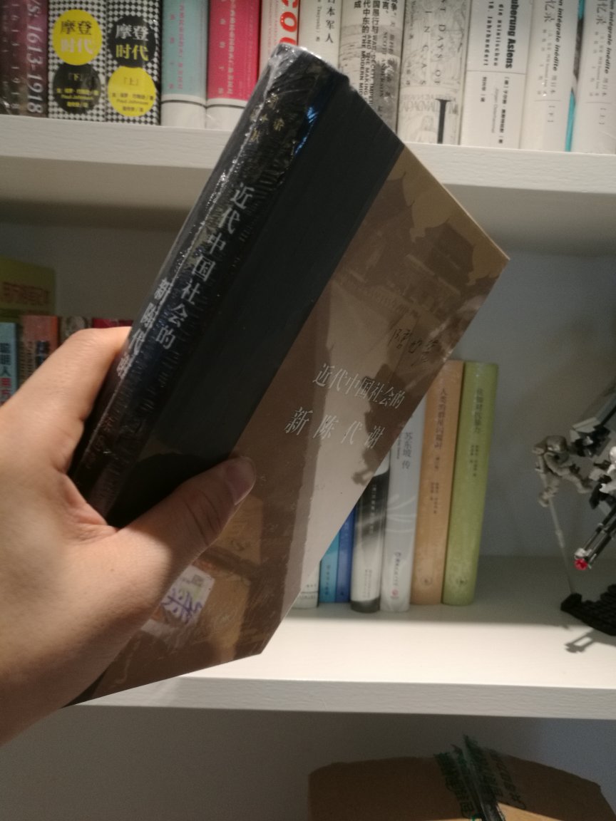 心里又多了一位学术男神,陈旭麓老爷子,文艺隽永又富于哲理,分析透彻也能与时俱进,更重要的是把我们这二十年来的颠覆性认识和常识从更宏观的视角把握,你怎么写本教材都这么深邃!!