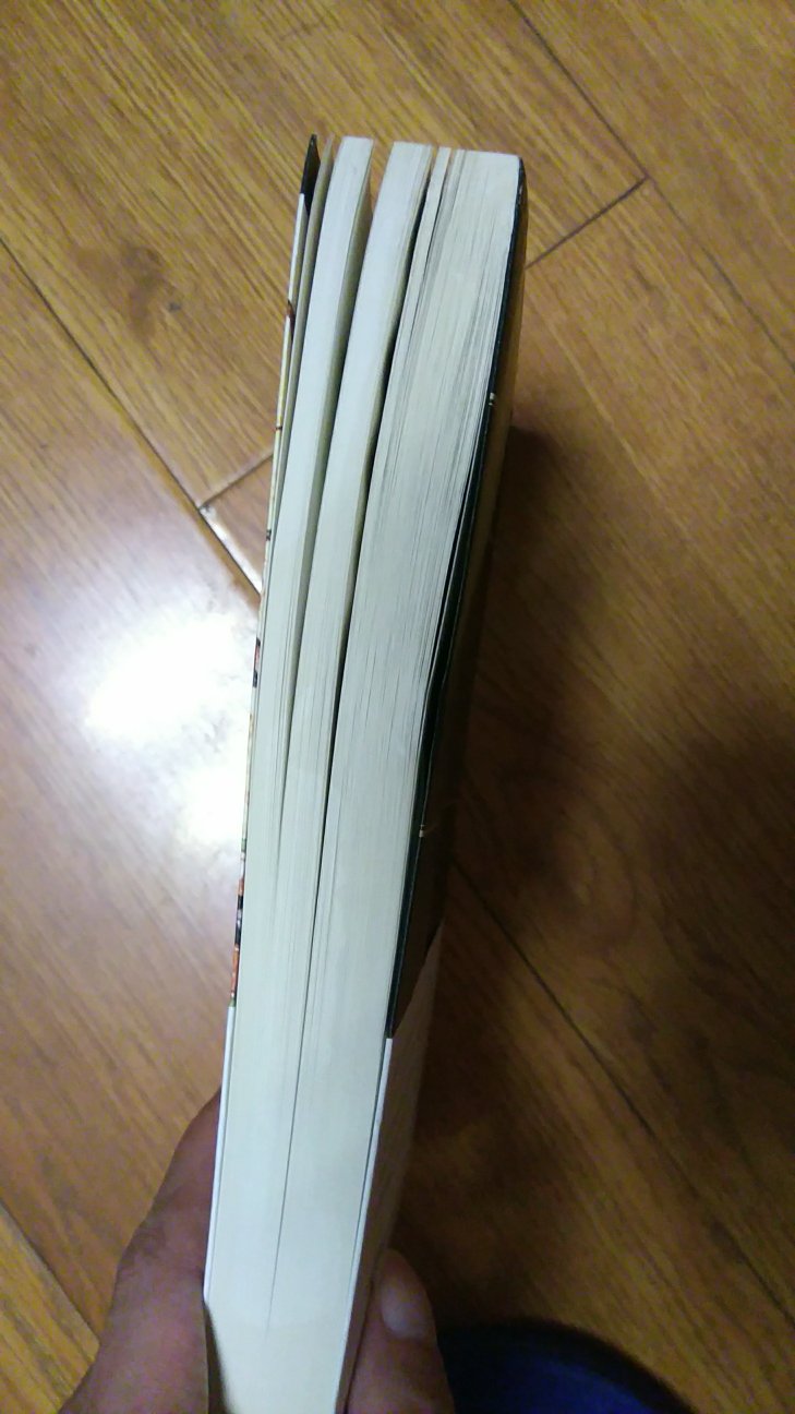 本次购买最重头的一本,却最让我失望,内容不错,特意买的,可这书是刚从海鲜市场弄出来的吗?后面大部分明显被水浸过!可惜我照不出书里散发出来的鱼腥味!本来不是该有书香的吗??靠,处女差评给你吧,越来越次的