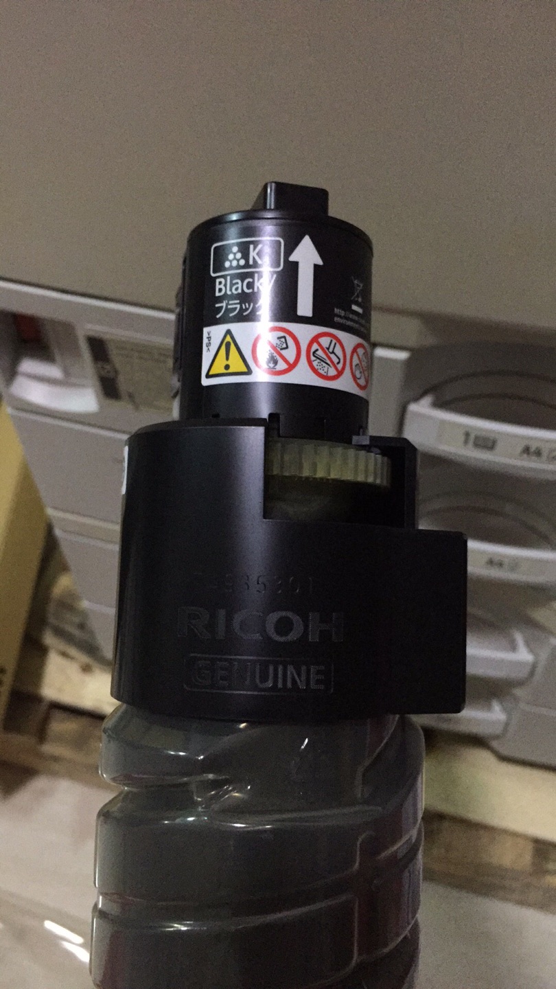 一看包装就知道是正品,质量没得说,就是价格有点小贵