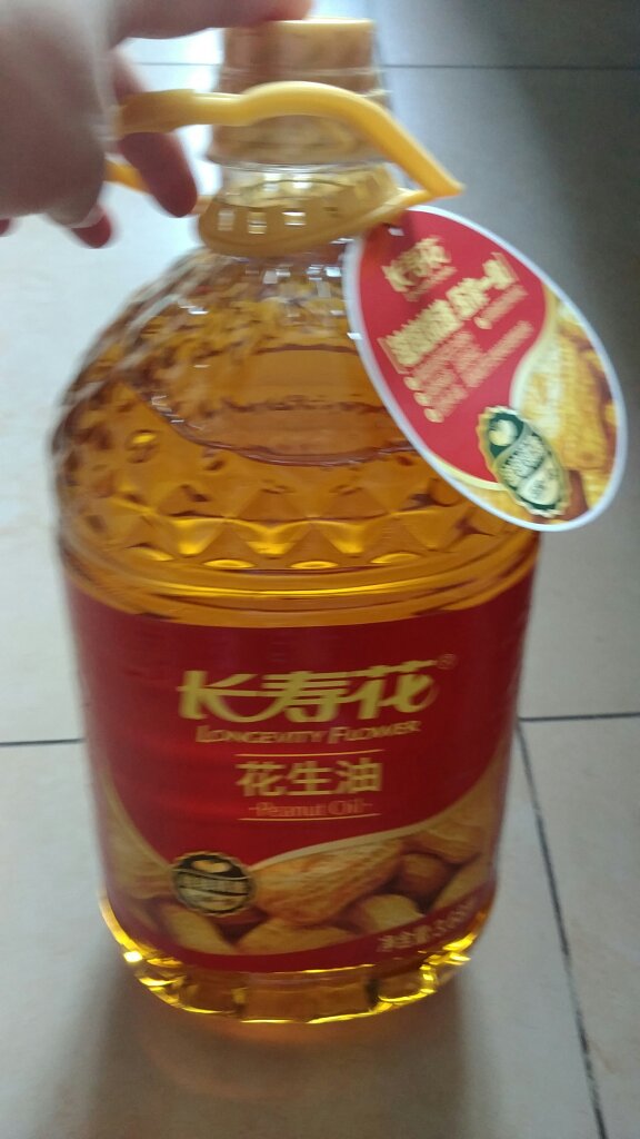 看过网上的好评,买长寿花这牌子的食用油试试,好吃再回购。
