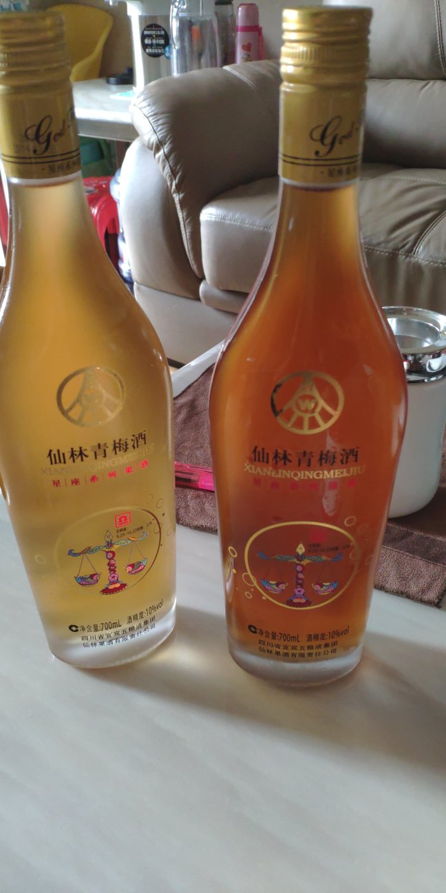 差评,收到两瓶酒颜色不一样,想问客服,全是自动回复,太失望,