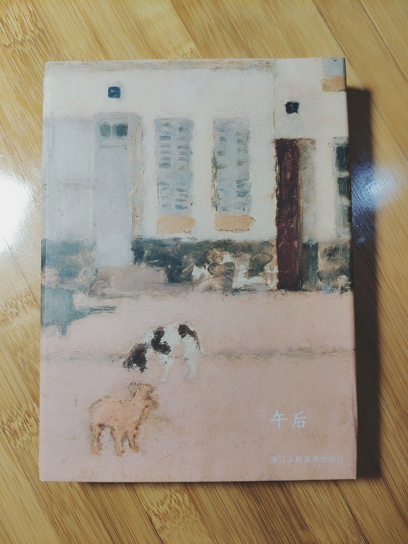 一直很喜欢这种怀旧的画风。也不知怎的,总令人回忆往事和青葱岁月。看见这些明信片,就有种写信的冲动,仿佛那个夏日午后,坐在邮亭的人们写着寄给亲人的祝福或是报平安一般。设计简约而简单,真是令人欢喜。