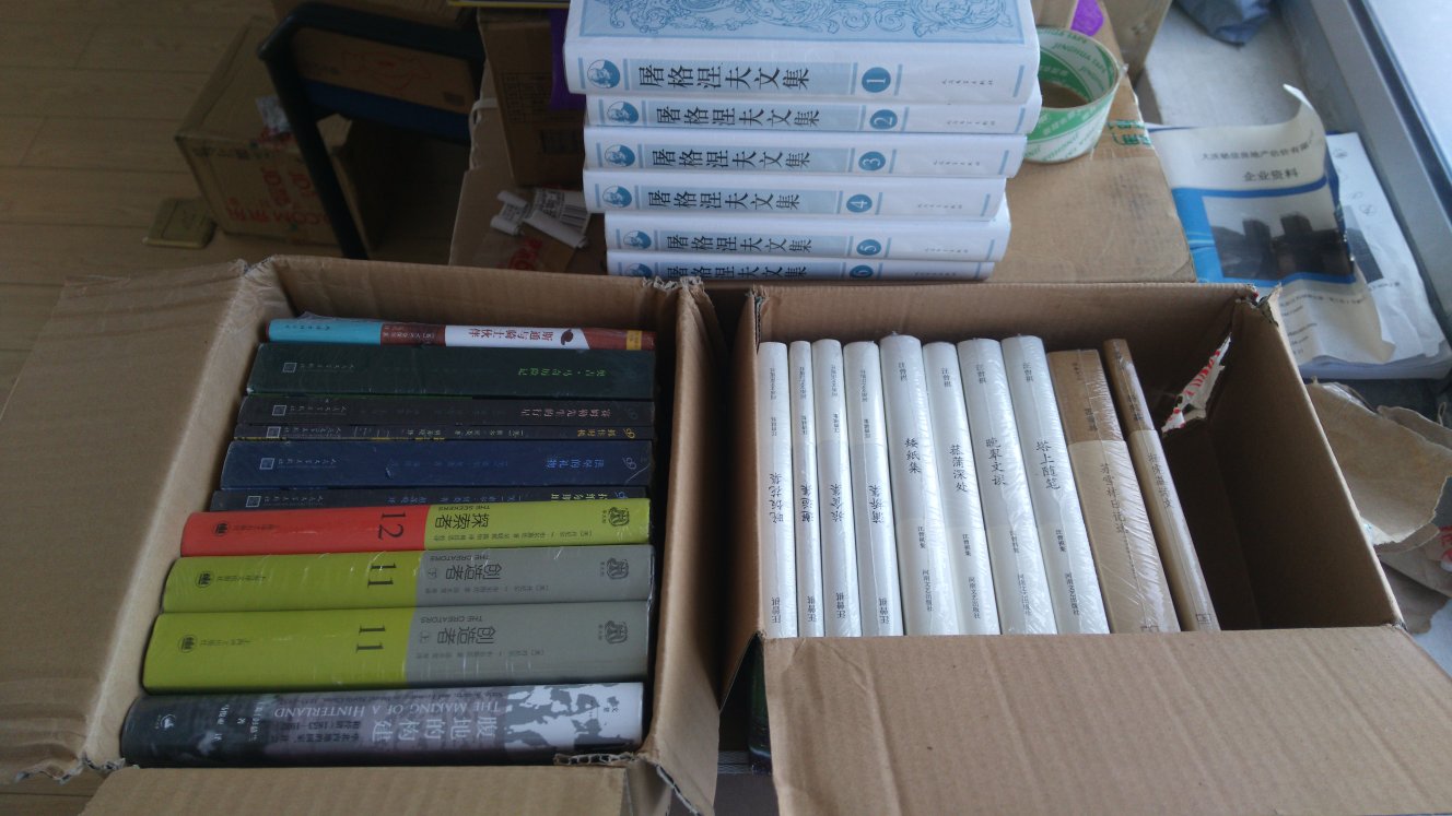 有活动就屯一些,还没看也做不出什么有价值的评价,等退休了再慢慢看。评价中留下以上这句话的书都是值得购买的,因为这是我——一个高品位读者的选择。再说一句:现在能买到的汪曾祺作品首推这套,装帧最美。