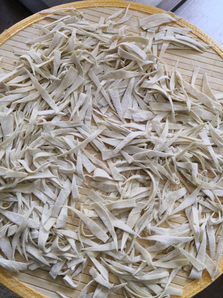 东西收到 不错 已经试用 和面和切菜都可以 满足日常生活 好评 送的蒸汽拖布还未使用 感觉可以
