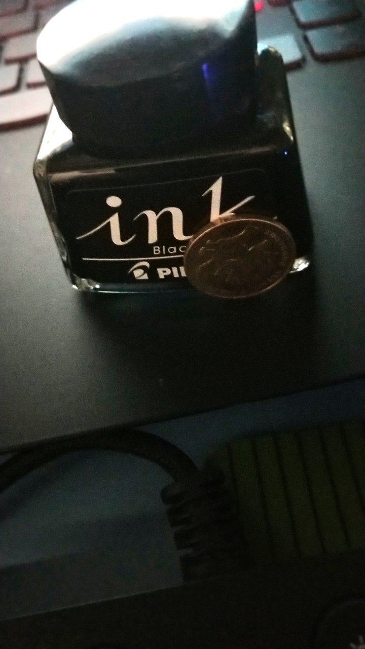 好用,非碳素的墨水颗粒研磨较细,不会造成钢笔堵墨的现象,很好.