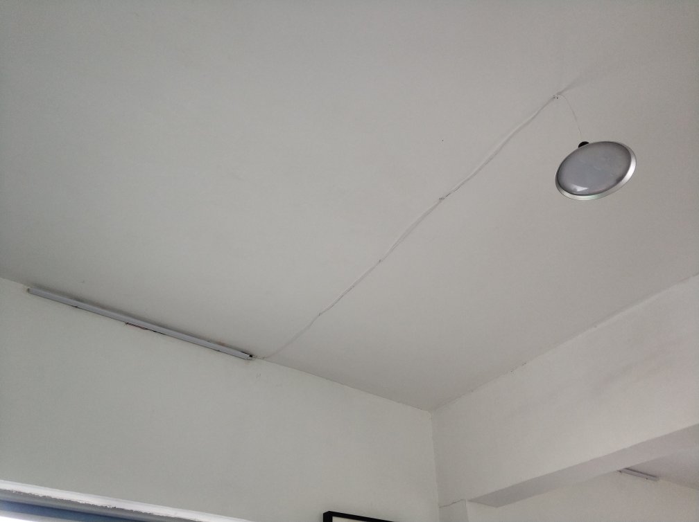 LED简单可靠,旧的日光灯不管行不行都淘汰掉。就是金属固定卡扣太脆了,装灯一按就断了一个,只能用双面胶粘了。。。
