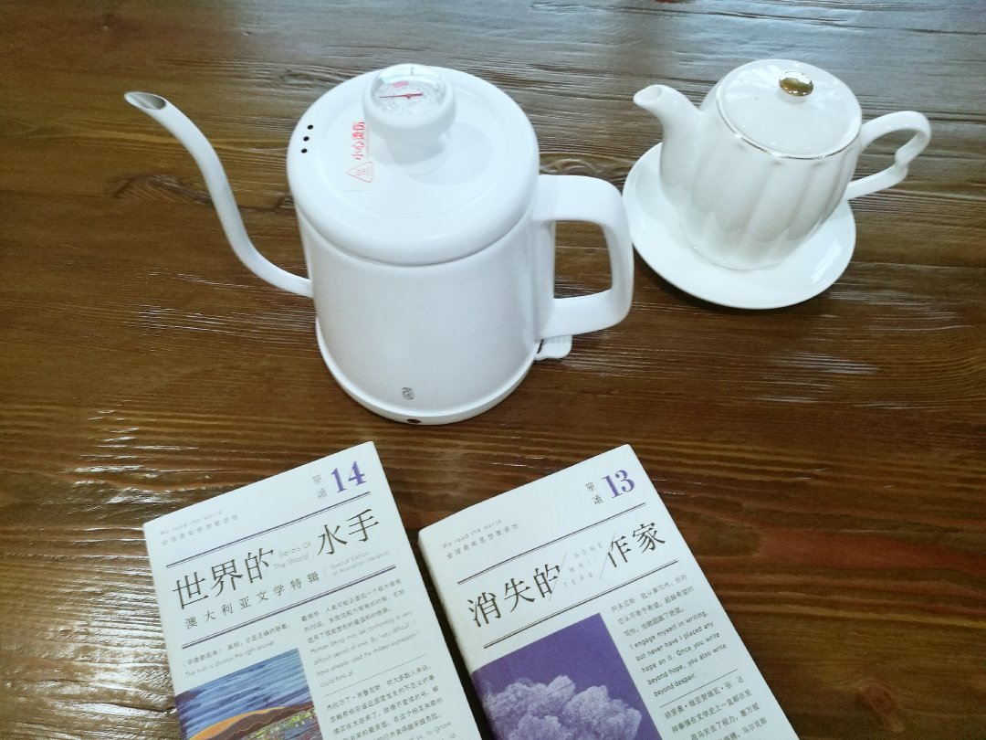 好书,有质感,盈掌捧读,方便,内容有趣耐人寻味。配一杯黑咖啡佐读,思考变得更有力量。物流快速优质,点赞,请保持好品质。