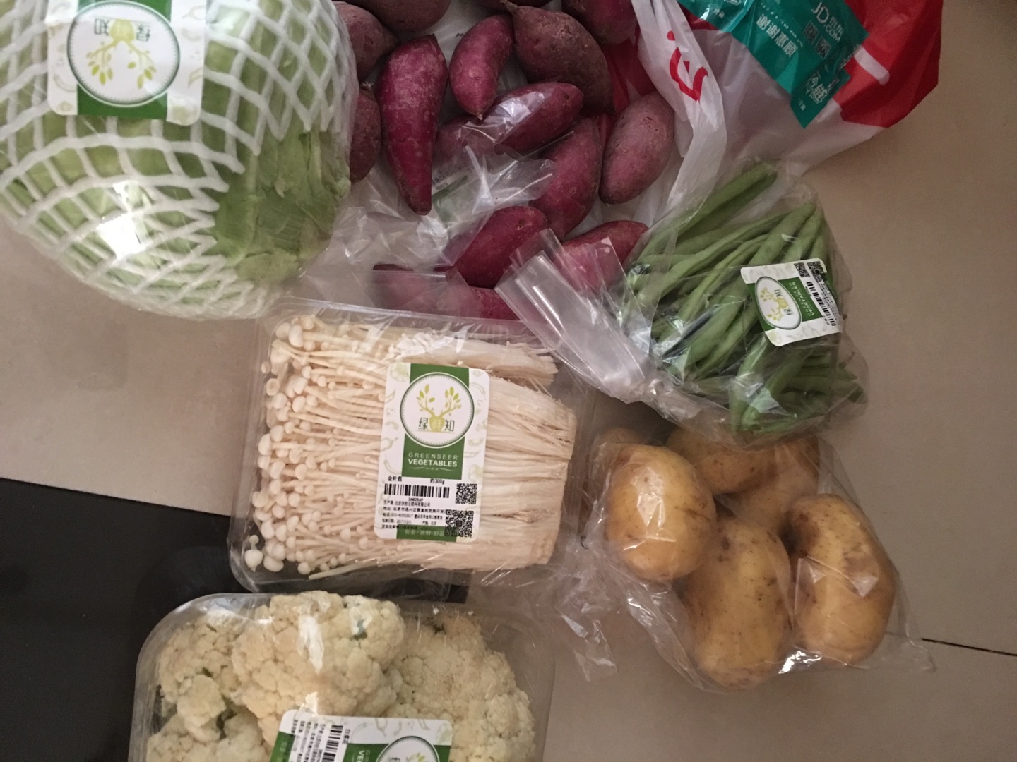 一直在购物,送货上门方便快捷。就图个方便,家里缺什么提前一天下单转天就送来了。家里吃的喝的用的都是上买的。满减促销很合适,售后服务也很好。给快递小哥十个赞,每次都是给我送上楼