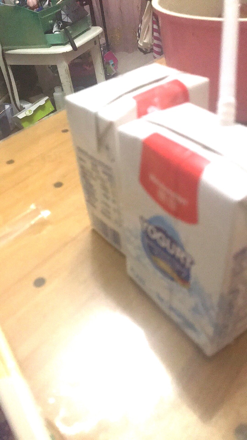 这个酸奶买过很多次了,浓度适中,味道也是我最喜欢的,继续支持