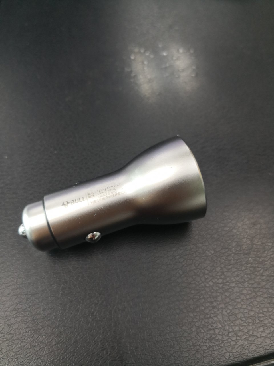 好看,电压电流显示,方便实用,外观设计好好。