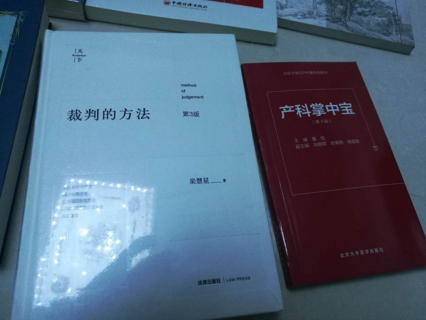 一次性买了好多东西,一直在买东西,发货速度挺快的,希望活动多多,质量棒棒。最近在买了很多书,纸质都还不错,618的活动没去年给力,还是喜欢看纸质书,希望越来越好。
