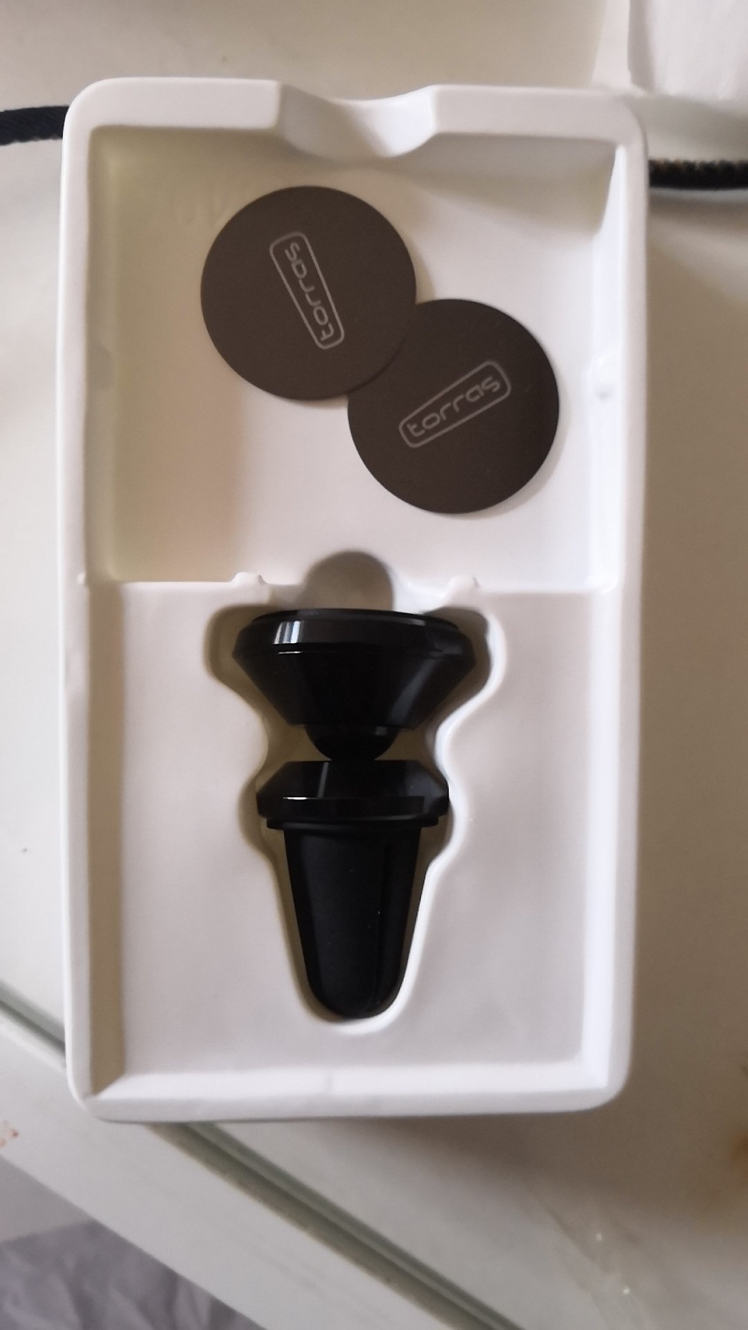 东西不错!很有质感!好评,可以买!就是多送一个手机贴就好了!我自己就2个手机,再加上媳妇的……感觉需要再买一个……