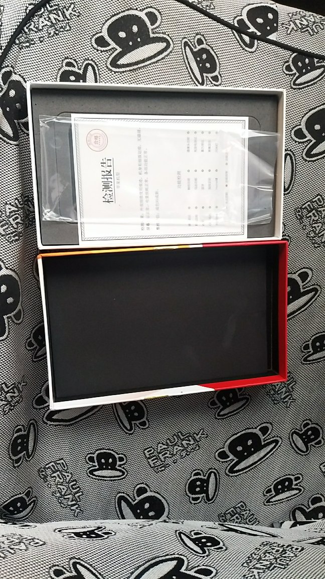 手机倒是没什么问题,但是怎么就不送个充电器呀