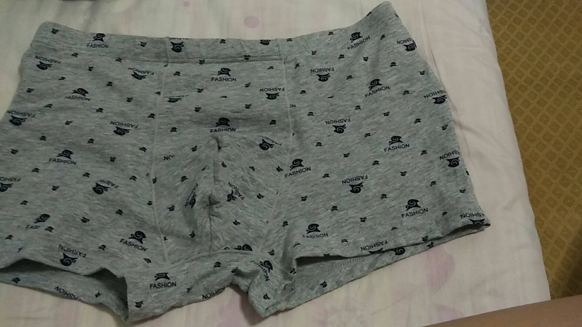 特意穿了几天来评论的,穿的特别舒服,轻松透气。很满意!