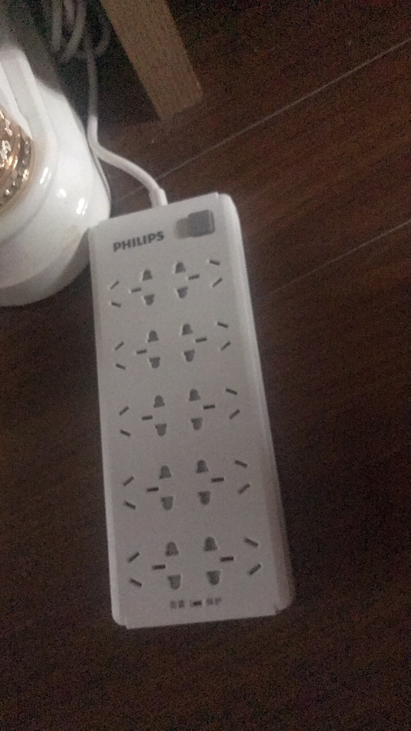 买了几个插排,都是飞利浦的,大品牌靠谱安全!