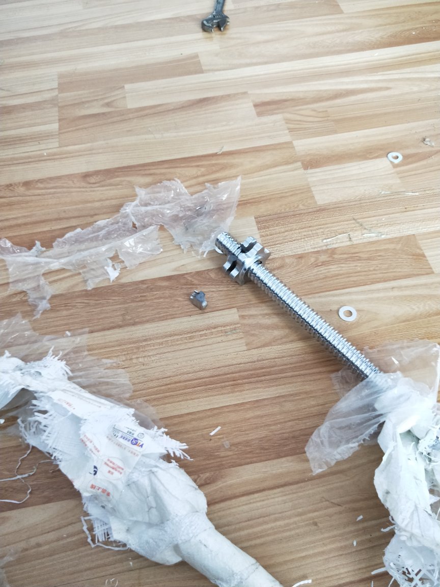 商品送到后有一螺栓破损!请为我尽快解决,谢谢!