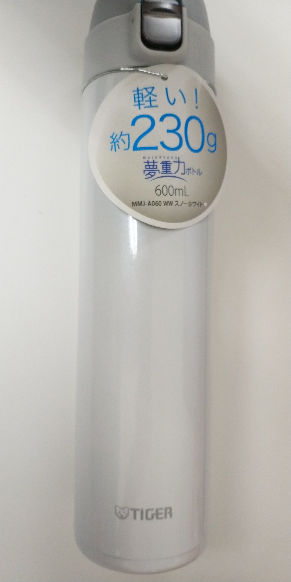 搞活动买的,价格相对优惠。包装正规,做工精美,不漏水。至于保温如何,用用再来追评。