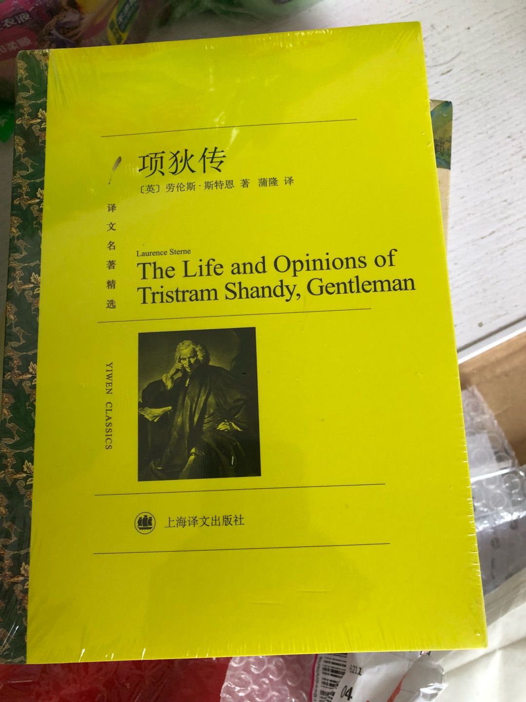 的包装一如既往的还是那么简单,幸好都没事,书籍真的是太棒了,每年也就两个节买书,价钱几乎都是三折以内,不过书柜快装不下了!