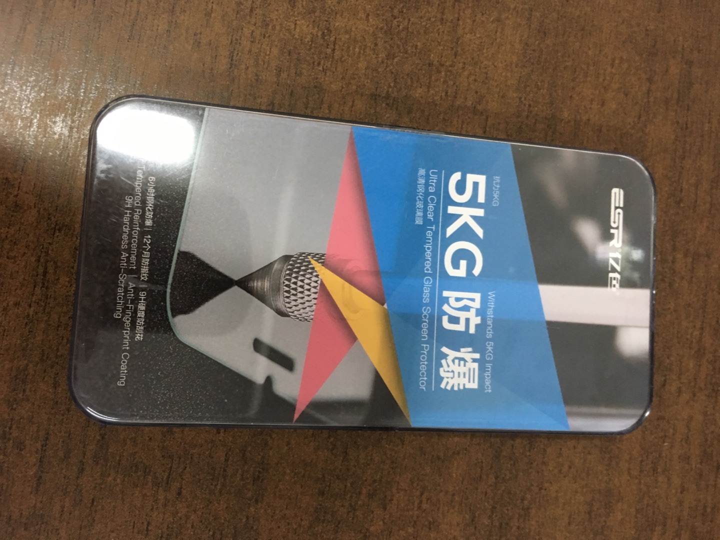 送货速度快,已经贴上了,挺顺滑的。