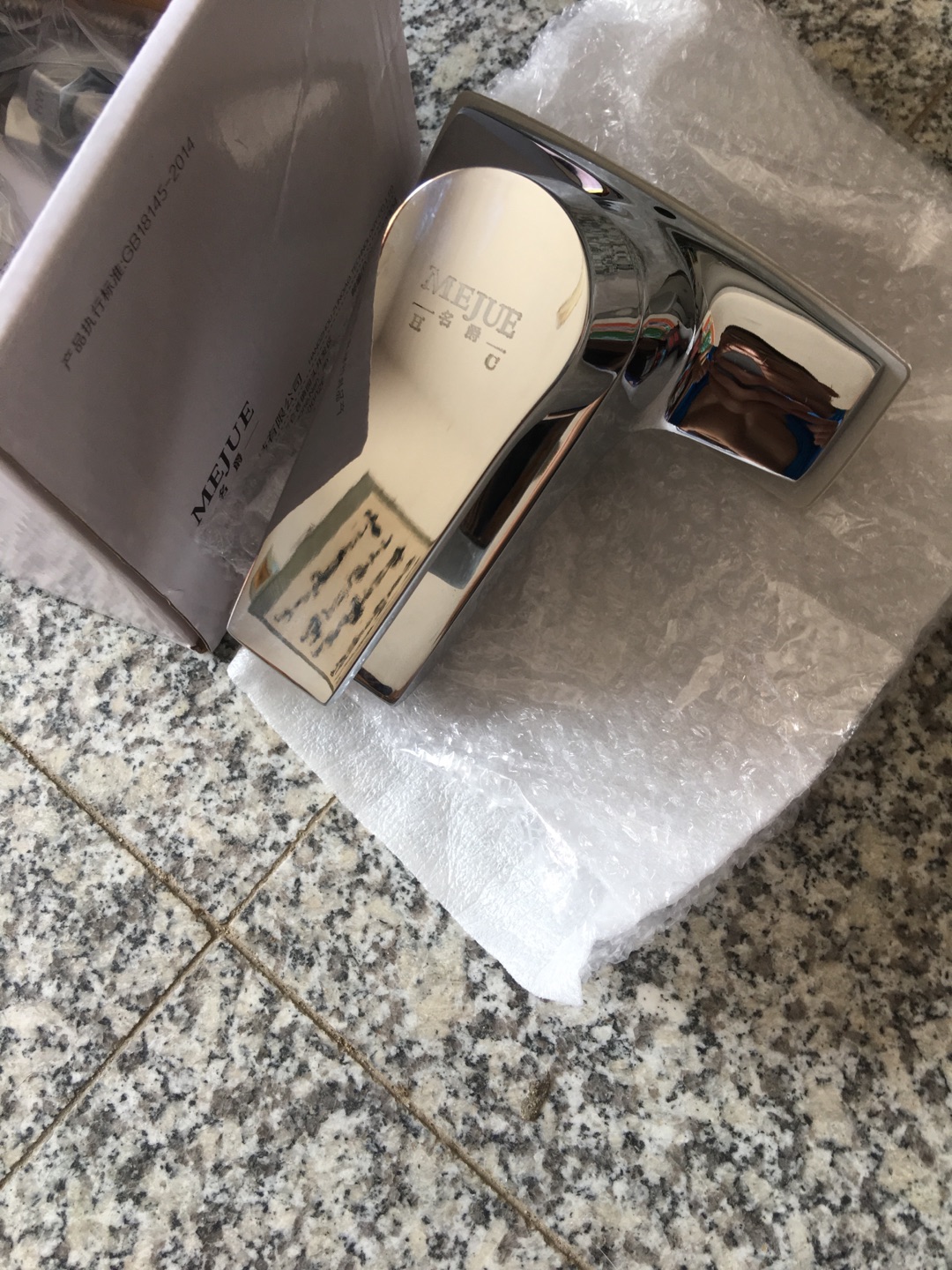 速度就是快。快递员也很负责。很好。龙头还没有用。感觉还是不错的。赞一个。