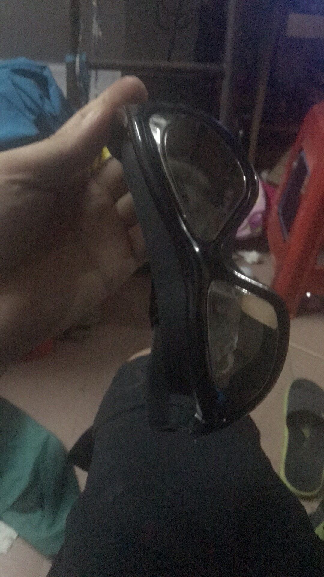 裤子不错,泳镜差的不行,雾起的大大大大就是过废物