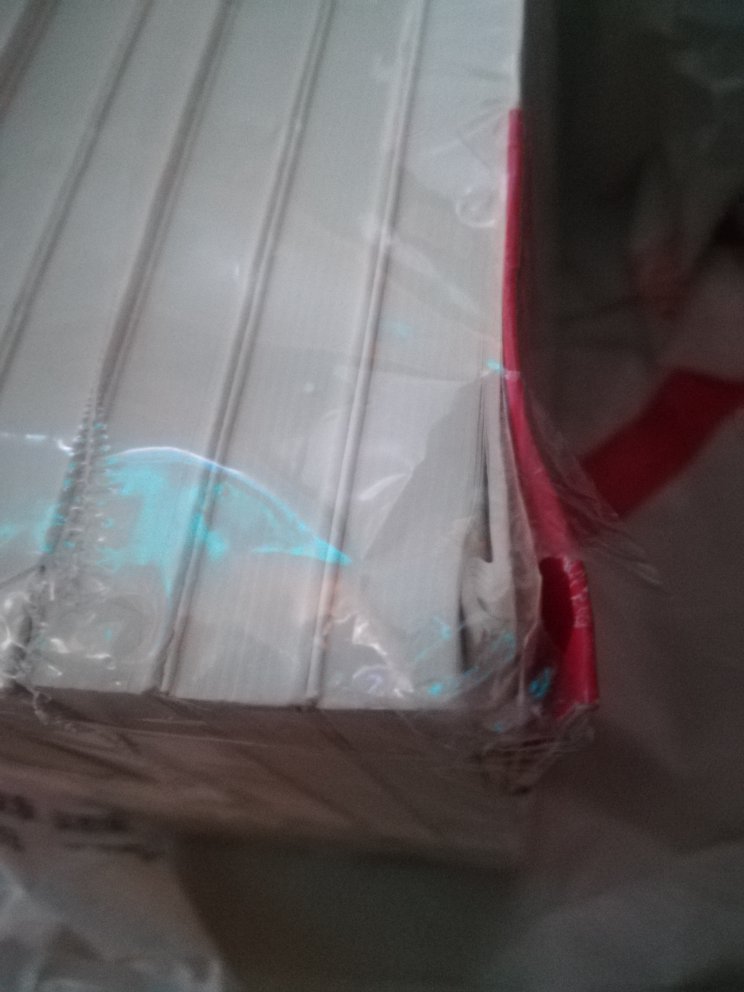 书是顶级好书,多年后再版,珍贵!可大促期间包装不尽人意,配送途中不知发生了什么,导致你伤痕累累,让人看着心疼,不知说什么好,大临时外聘这缓兵之招果然不靠谱,还得增强自己快递运营弹性。客服态度很好。