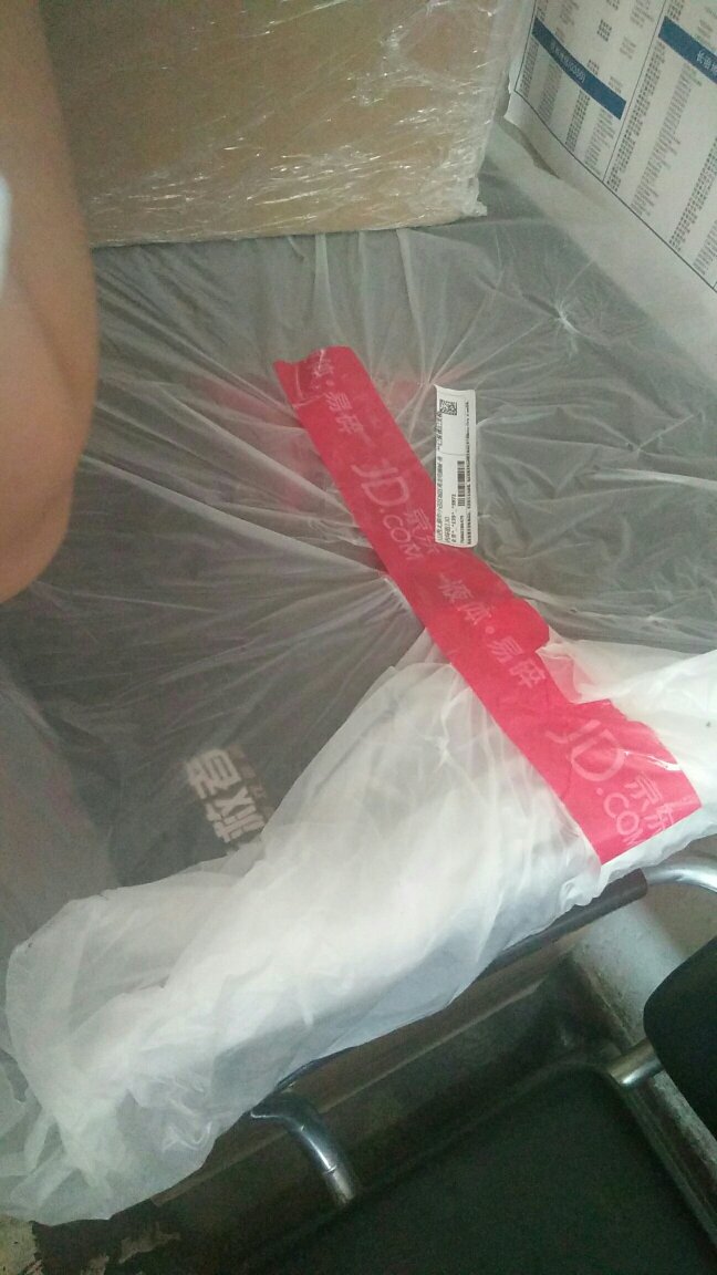 我就喜欢这款机器,外观设计好,显卡的容量也发,可吃鸡