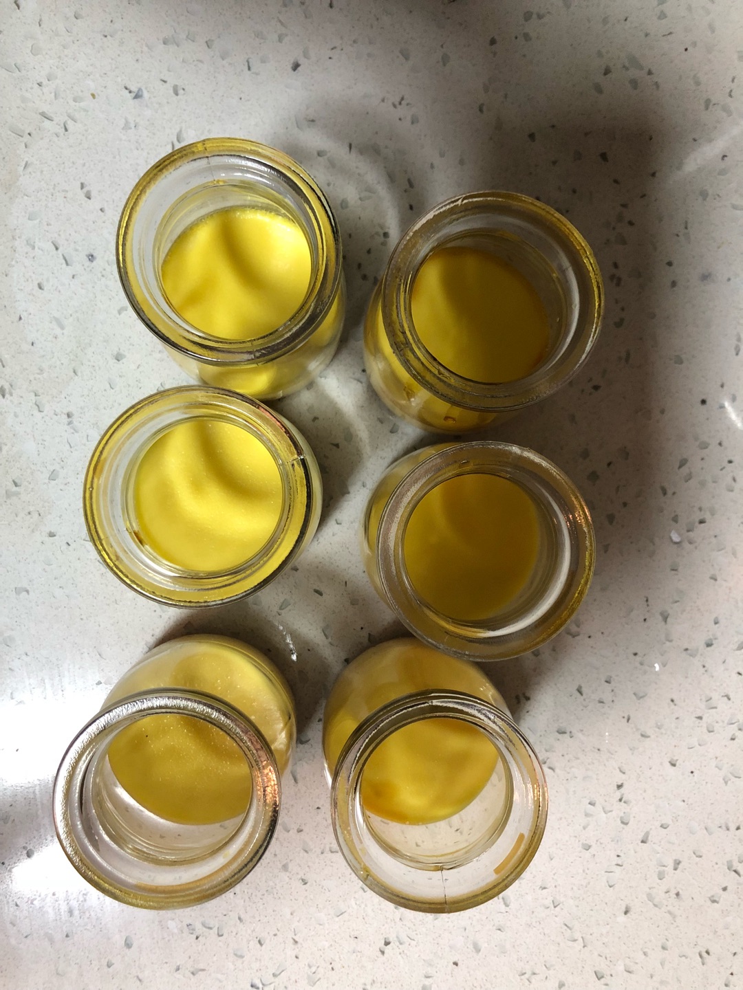 瓶子很可爱,质量也很好,不做布丁,养点小植物也挺不错