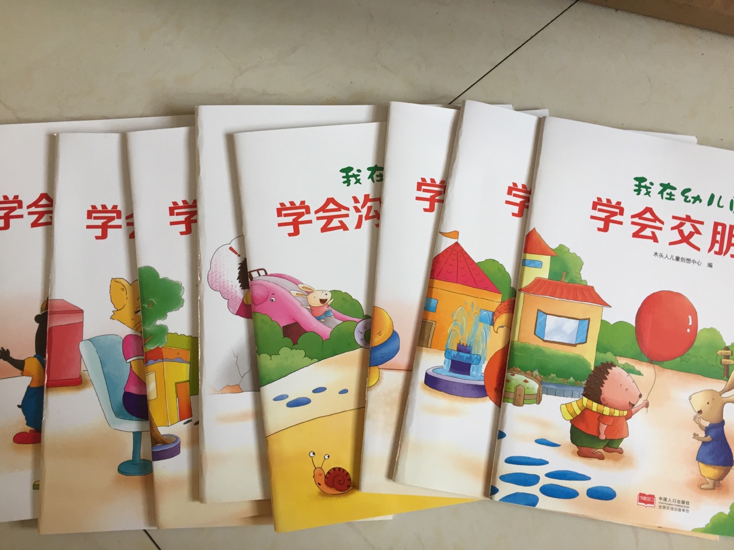 618时候购买的,快递速度还是一如既往的快,隔天就到了,因为是活动,下了好几单,宝宝很喜欢,基本图书都是买的,比书店便宜好多好多的,下次活动会继续囤货的