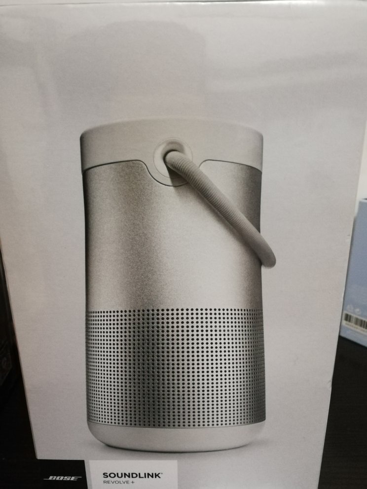 买了一个,声音大,待机时间长,音乐有层次感,重量也不轻,觉得还好,又买一个送人,送得开心,收的人也开心