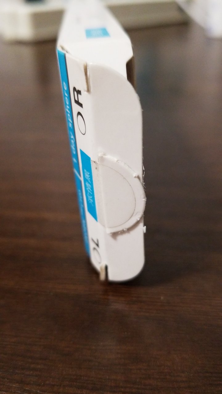 包装有点简陋,很容易开封,颜色图案比较简单,一开始有点难戴,但还是秉承了库博光学的优点,挺舒服,从早上6点多戴到晚上快9点也没有出现明显的干涩
