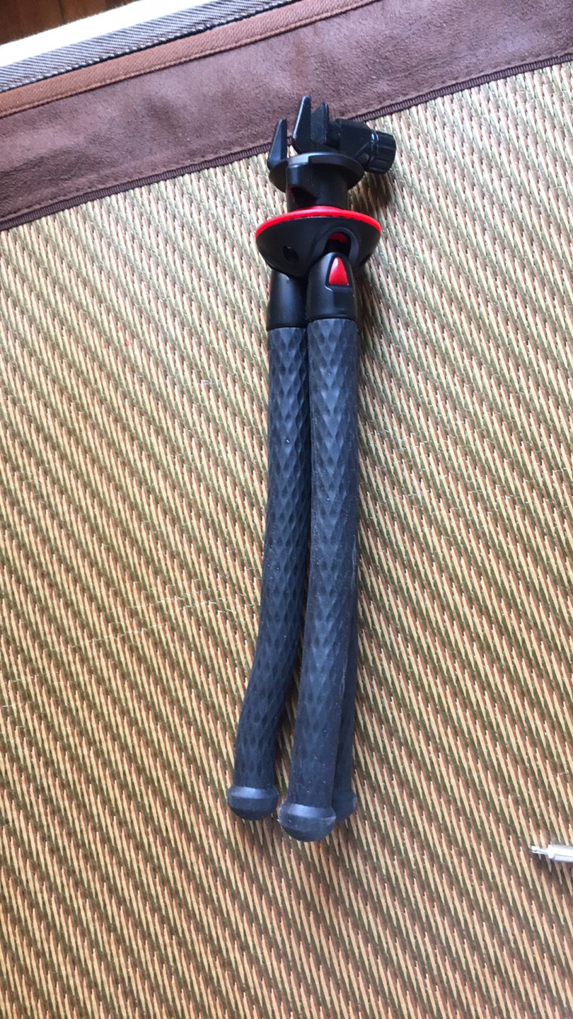 很好用,出去拍照很方便,可以拍全身照了,两个人合照也方便