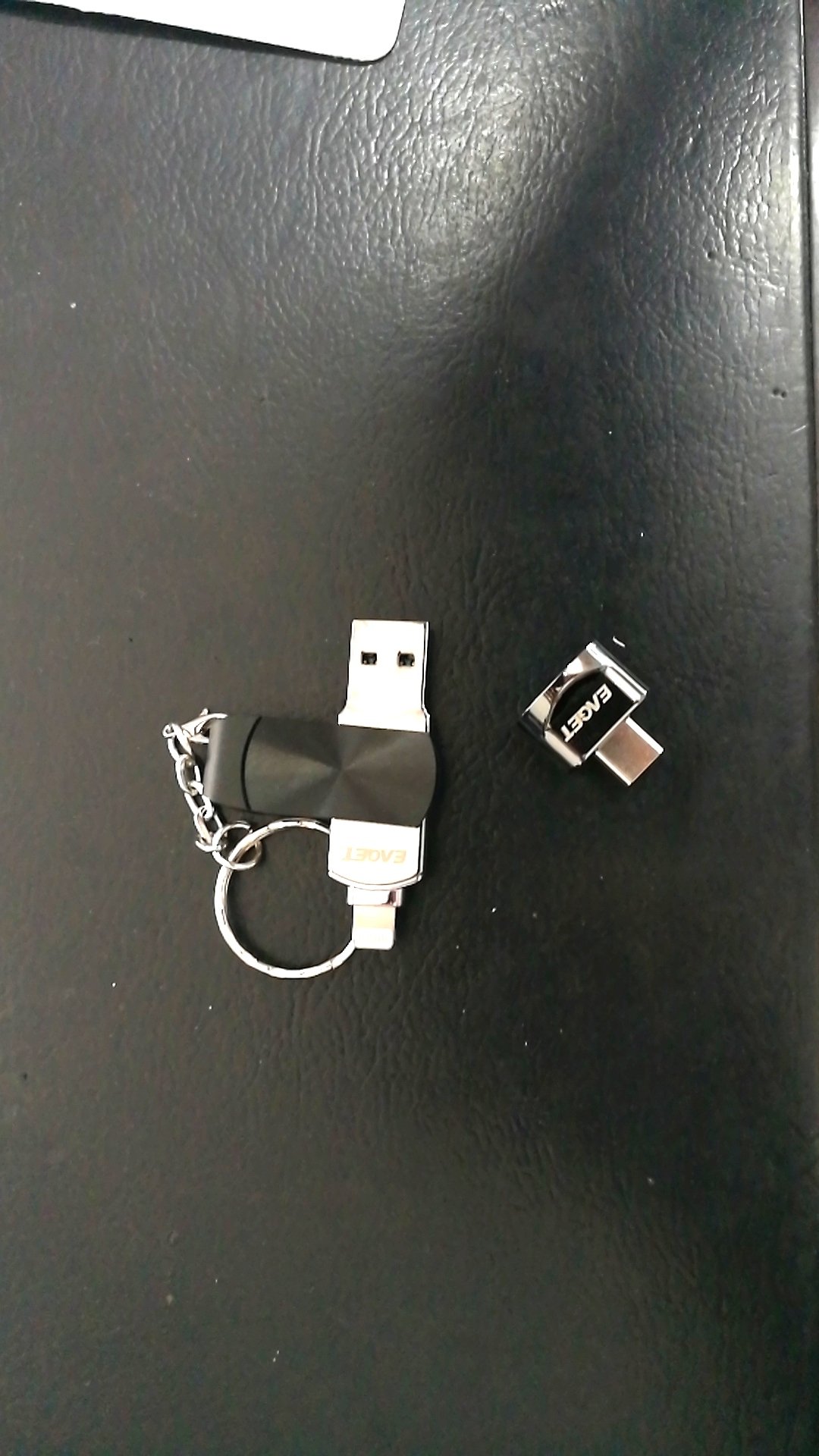 很漂亮和实用,非常满意,,快递也给力服务态度超好的