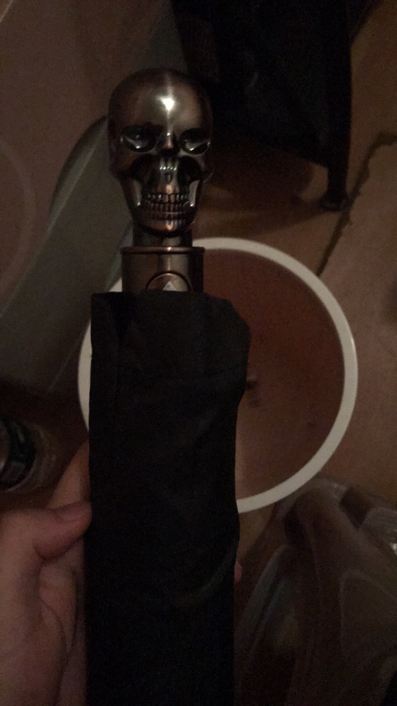收伞操作及其反人类,得先把伞拉回来才能再开伞,还卖这么贵,伞骨也太长了不方便放书包里,图有外表实际没什么用