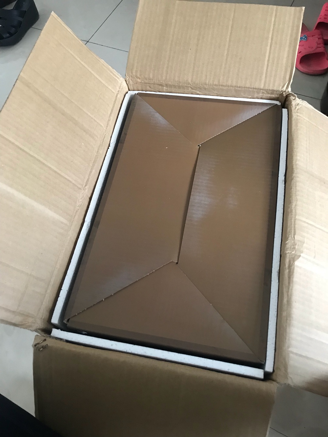 哇一打开好大一箱子啊 惊呆了都 头一次买这种套装书 很是喜欢 可以看一段时间了 价格也是超级给力的 小哥送到家里的