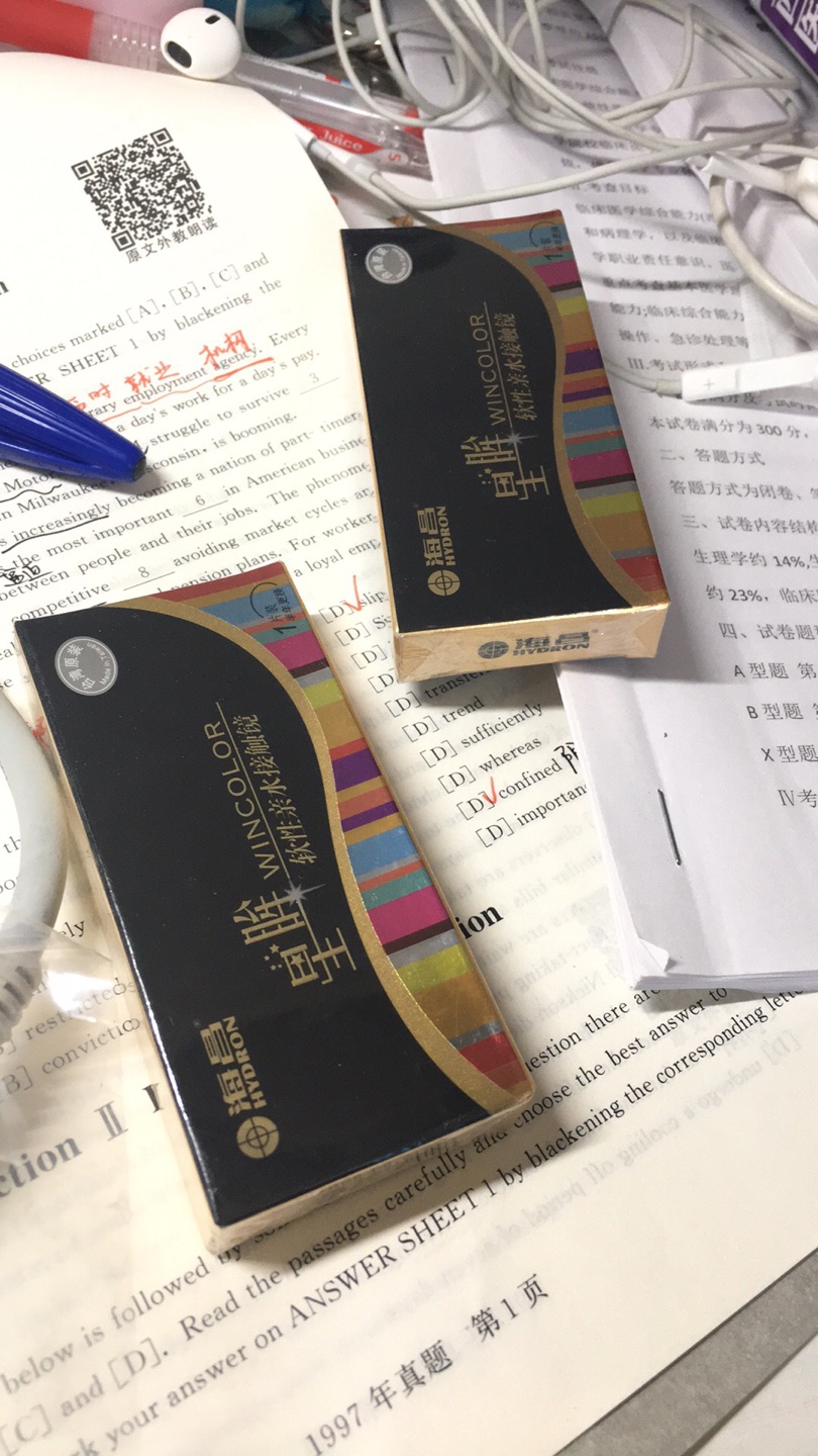 颜色很自然,外包装也很精致,戴上去没有不适感,但会干涩