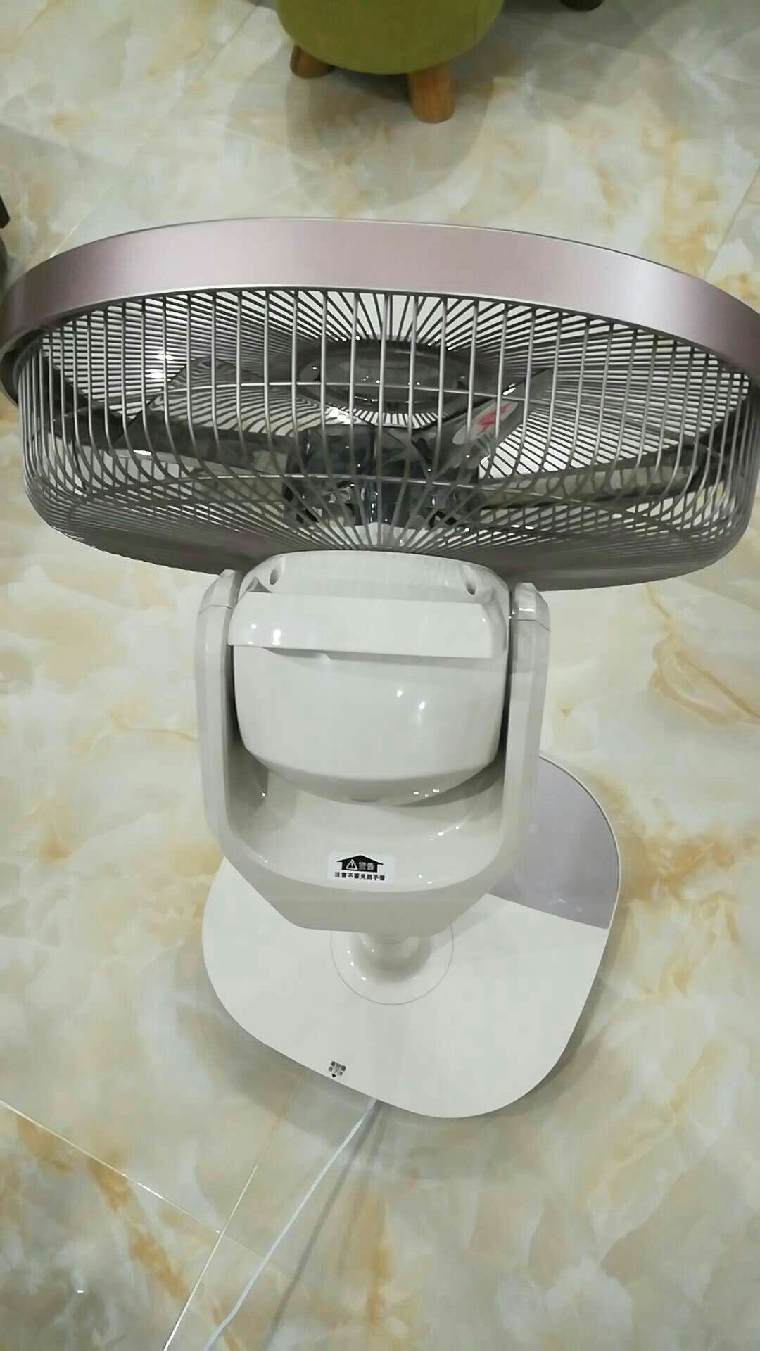 这款电扇外款精美,送风模式多样,最主要是可以自由启停,无线遥控,反正是第一次买这款产品,希望用后不要让我一家人?