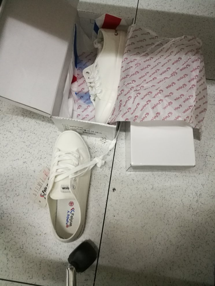 感觉鞋子有点偏小。
