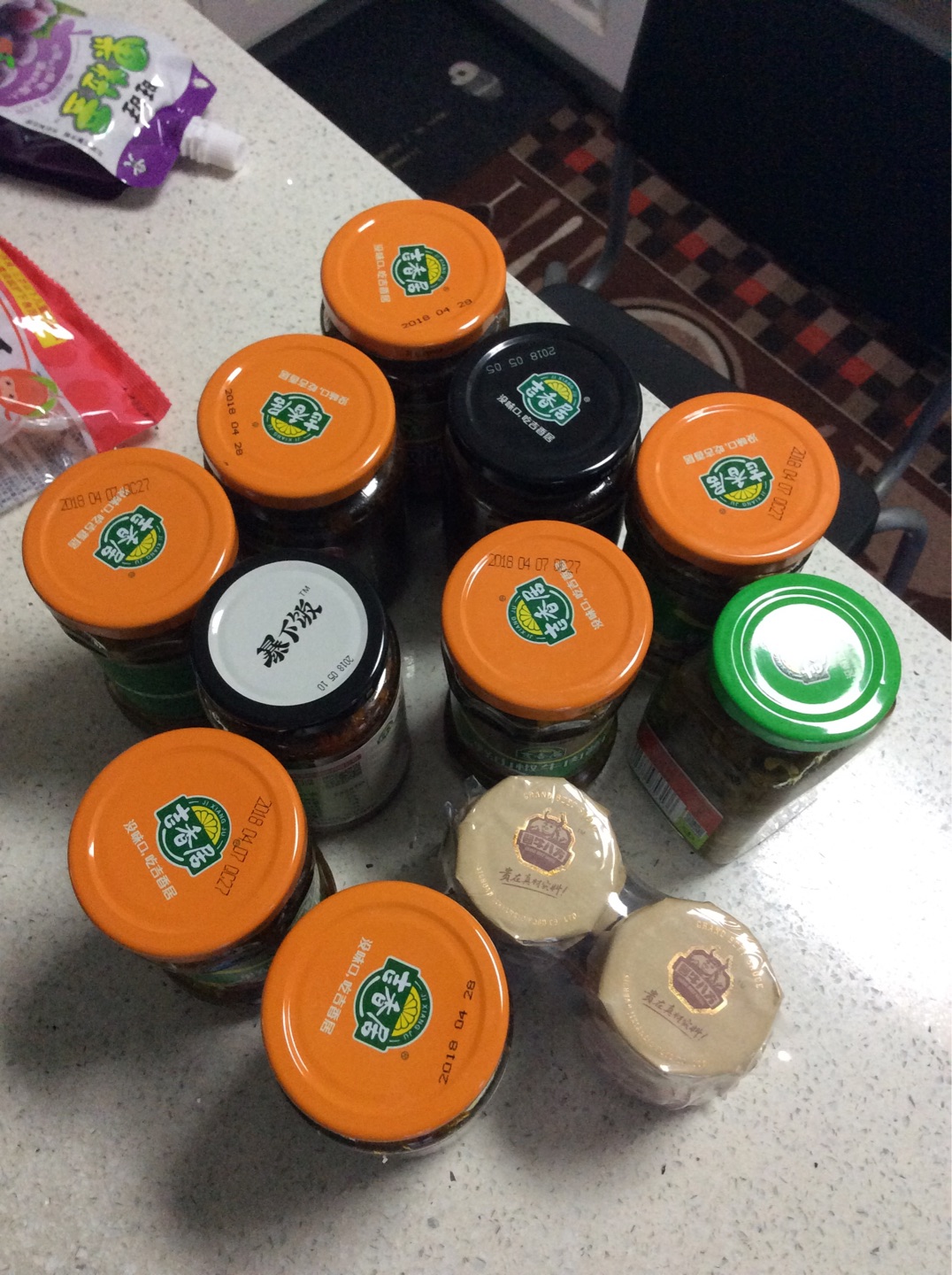 买了几次了,不辣,适合不能吃辣的人,香菇粒很有嚼头。