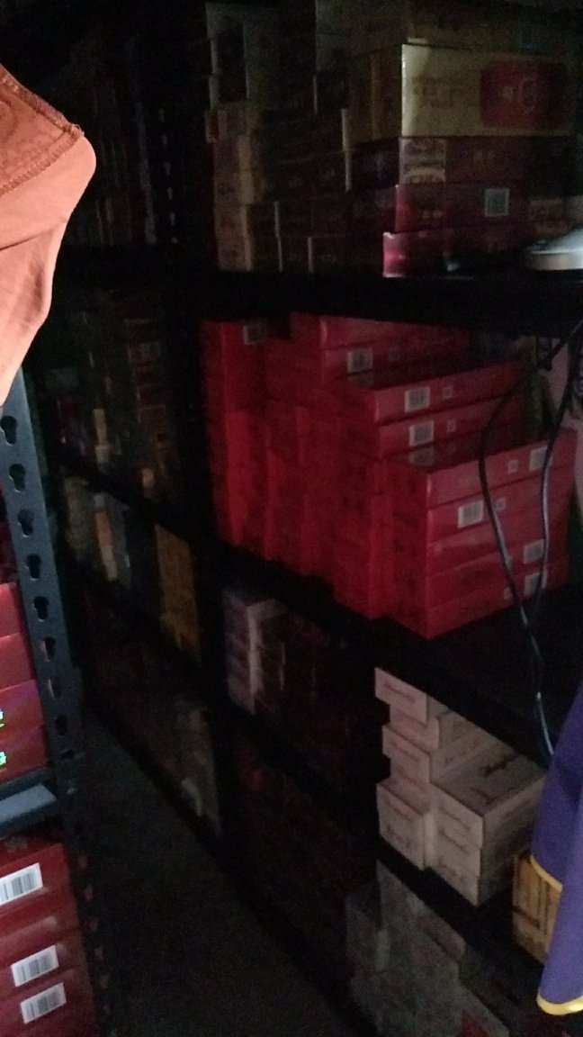 货架质量不错,主装简单,买来库房存货很方便实用