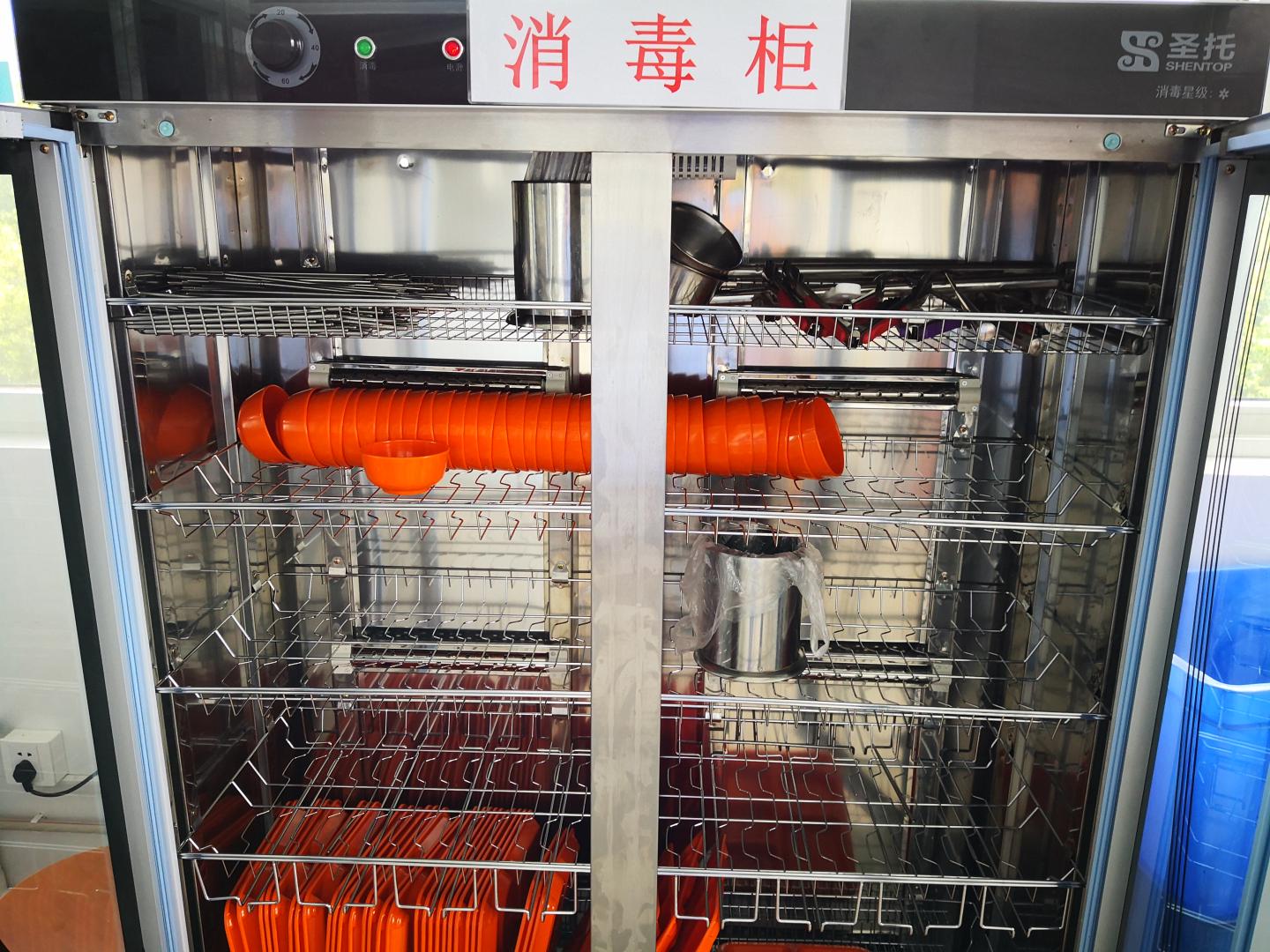 头天下单。第二天就收到货了,快递师傅辛苦了这么大件还送上了楼,感谢