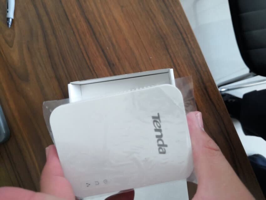 用电力猫扩展,还是网线最稳定,特别是台式机玩游戏对网络延时和抖动都很敏感,无线信号穿墙都会有衰耗。我是客厅台式机和书房台式机都走的网线,手机、pad、笔记本用的无线。