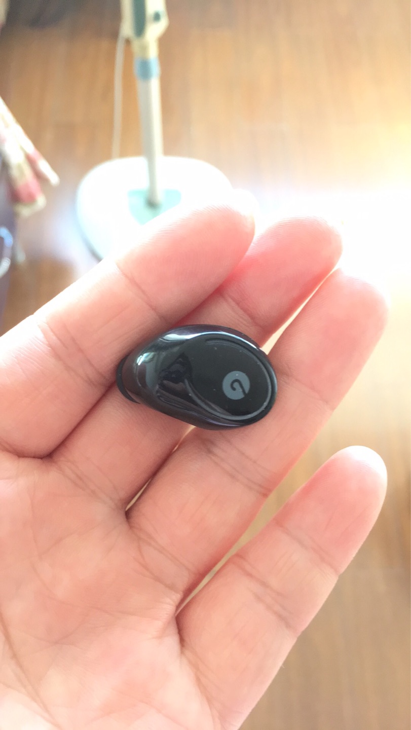 快递超快的,昨天收到货就试了一下通话很清晰还可以听歌太好了谢谢老板