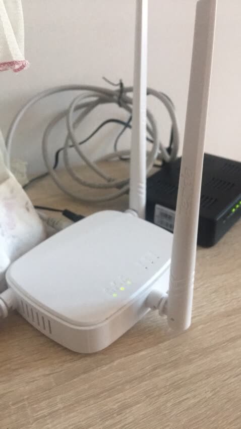 快递送的非常迅速,一天就到了,在楼下等,很及时。