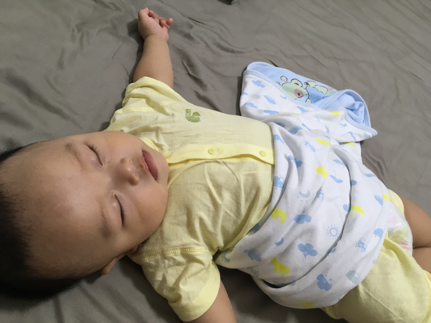 哈哈哈哈,所购商品已收到,,物流服务非常的快,,没等几天就到了。。。。货物还没用,先留一个初步评论,希望能让人觉得满意吧吧。。。。。。好了,就评论到这里,用起来再说,看上去是还不错的,网购经验不太丰富,希望没有看走眼,祝卖家生意越来越好 如果东西不错再买。。。。。