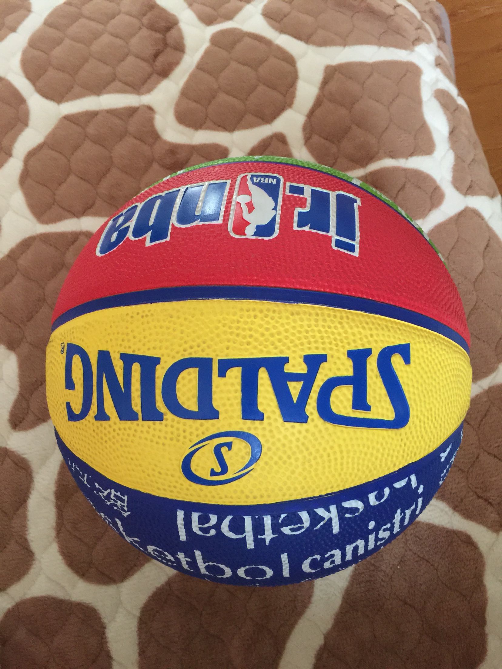 还是挺不错特别适合小孩子玩颜色宝贝也喜欢
