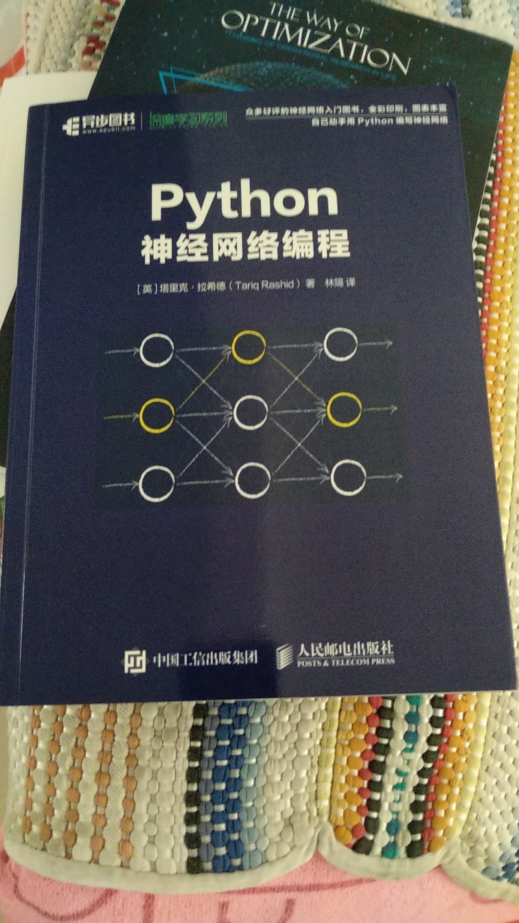 生活不可能像你想象得那么好,但也不会像你想象得那么糟。我觉得人的脆弱和坚强都超乎自己的想象。有时,我可能脆弱得一句话就泪流满面,有时,也发现自己咬着牙走了很长的路。莫泊桑
