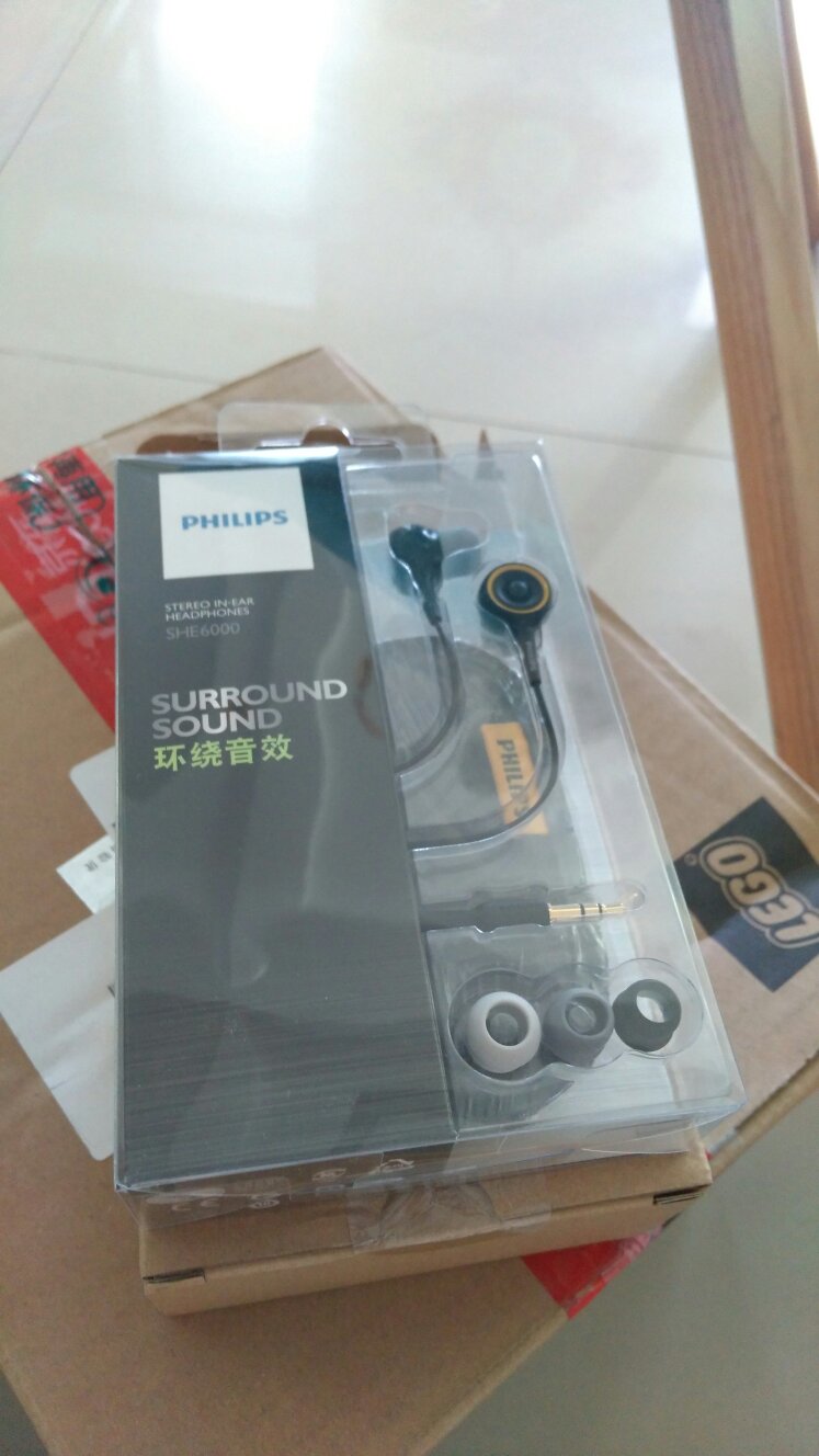 这个价位的耳机音质还是不错的,包装机附带的收纳盒不错挺实用。感觉美中不足的是耳塞硅胶套入耳有点浅,总担心耳机会掉下来。总体好评