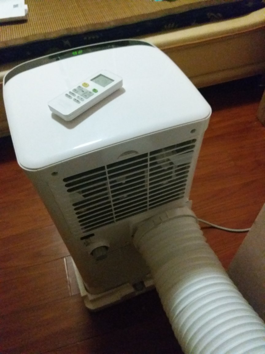 风力足,效果是不错的,很快就凉快下来了,至于噪音是能够接受的,推荐购买!!