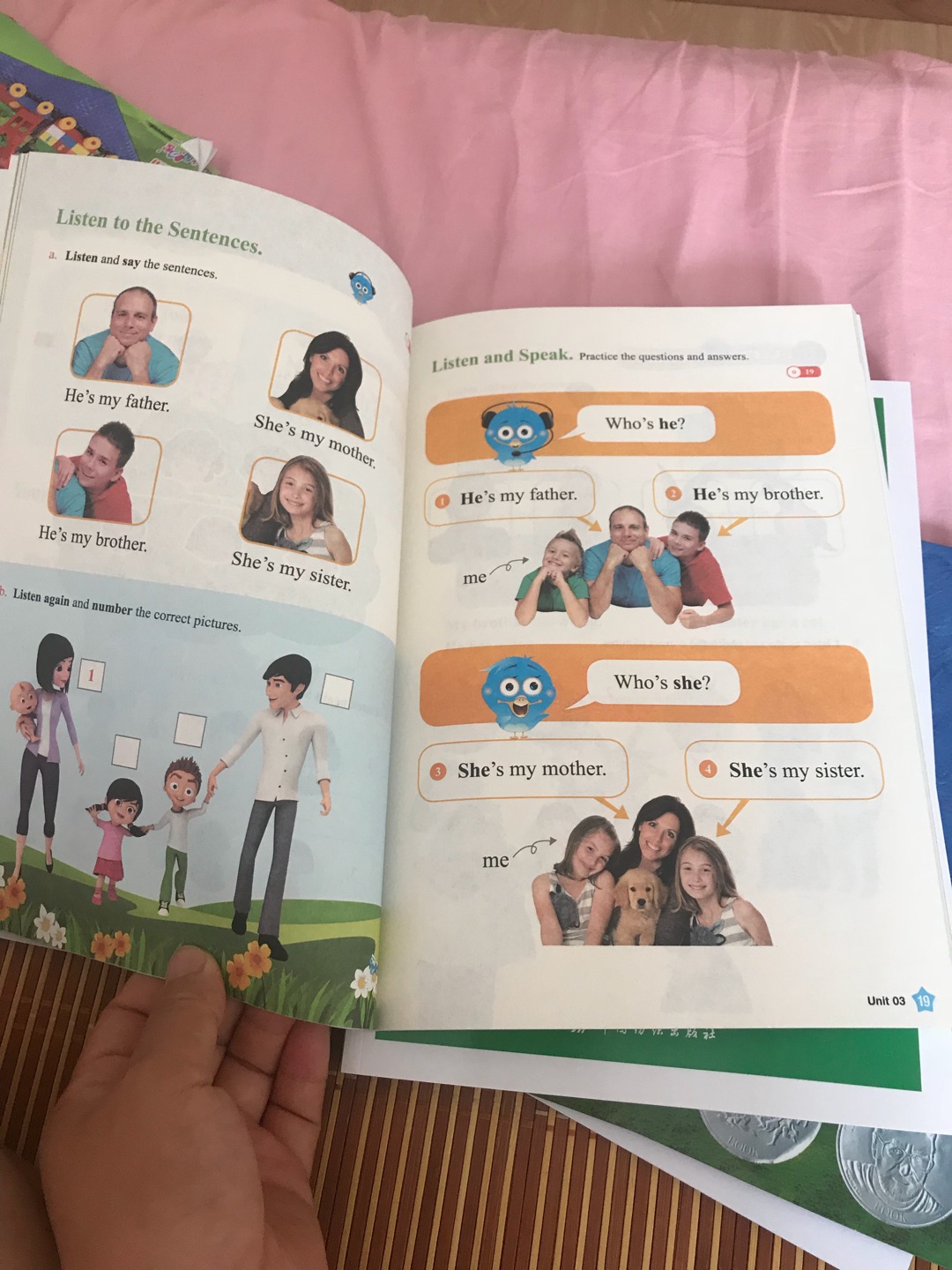 一直都想入手的书,美国幼儿园课本,内容简单日常,可以自己找音频听一听,孩子也喜欢,每天都在读!英语启蒙或不可缺!推荐入手